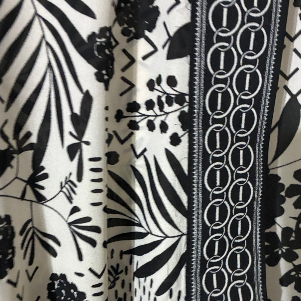 Max Studio Monochrome Floral Kimono - Picture 4 of 6